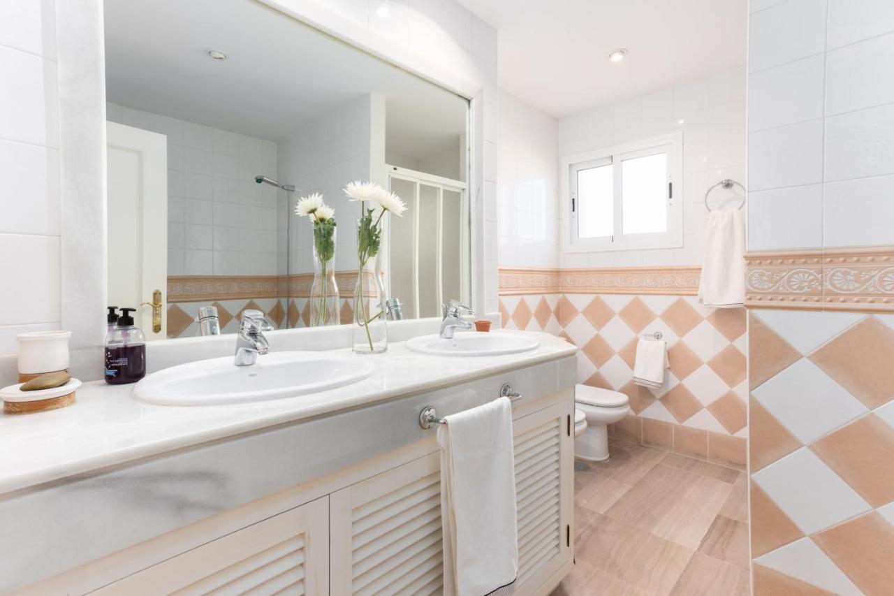Homeforguest Front Line Beach Apartment In Hacienda Playa Marbella Eksteriør bilde
